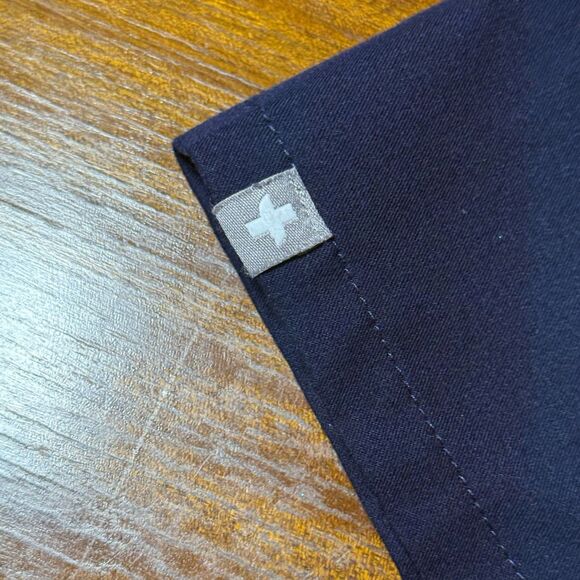 Lot of 2 FIGS Catarina Scrub Tops –Women's XXL – Navy & Medium Blue One Pocket V - Picture 5 of 6